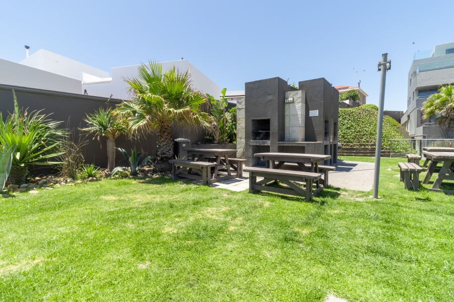 1 Bedroom Property for Sale in Bloubergstrand Western Cape